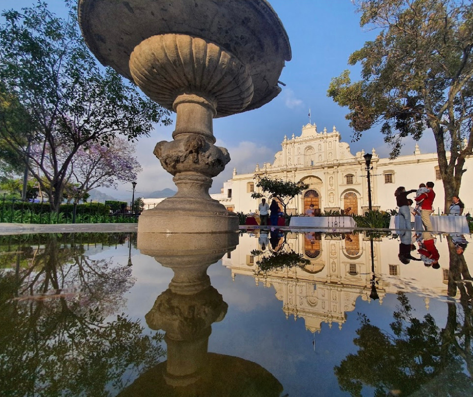 Online Spanish tutor teaching conversational Spanish